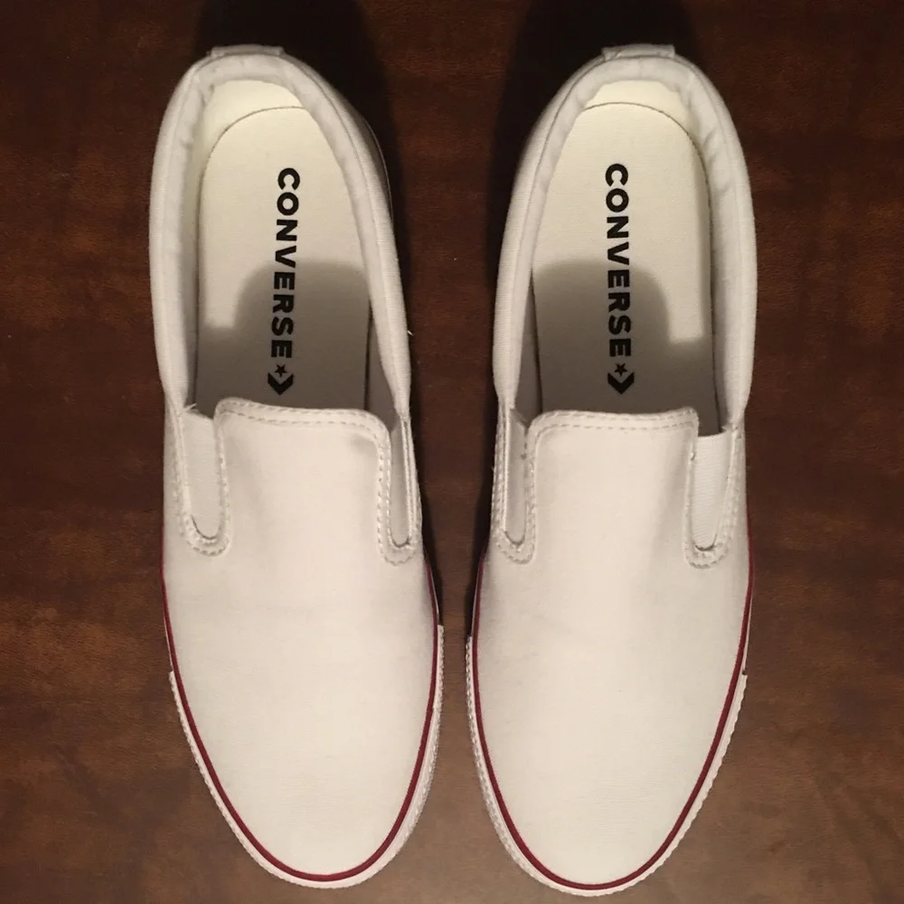 Host pick! 🎉🎉Converse NWT white sneakers Host Pick - Picture 4 of 5